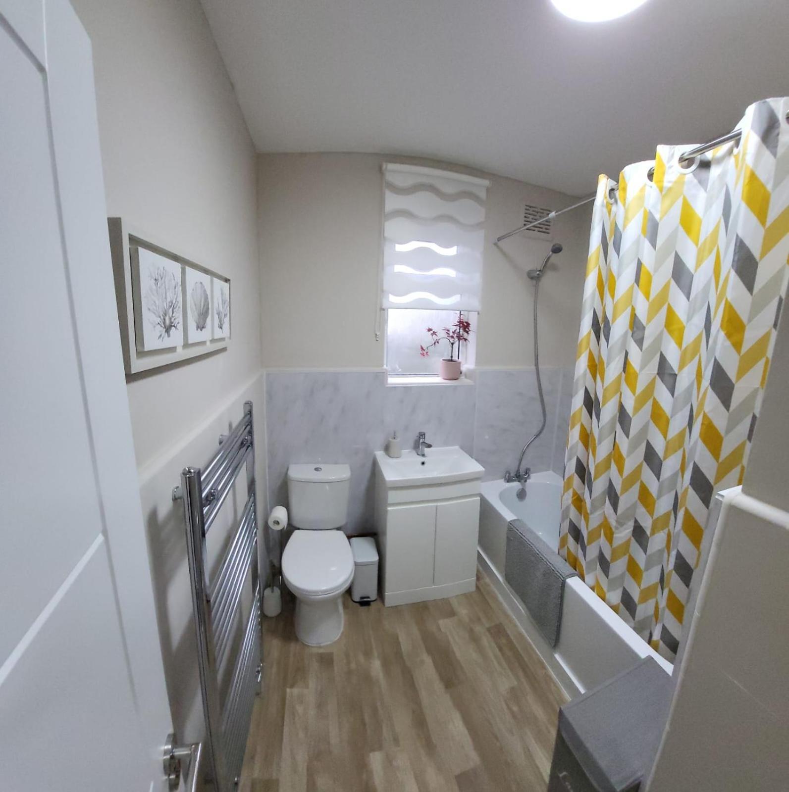 Warm Cosy Family * East Tilbury